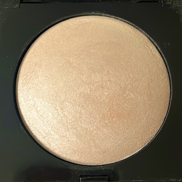 Brand New Laura Mercier Matte Radiance Baked Powder Highlighter Blurring Blush - Picture 3 of 15